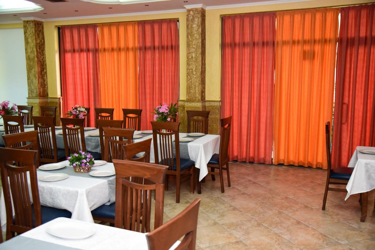 Koa Hotel Durrës Buitenkant foto