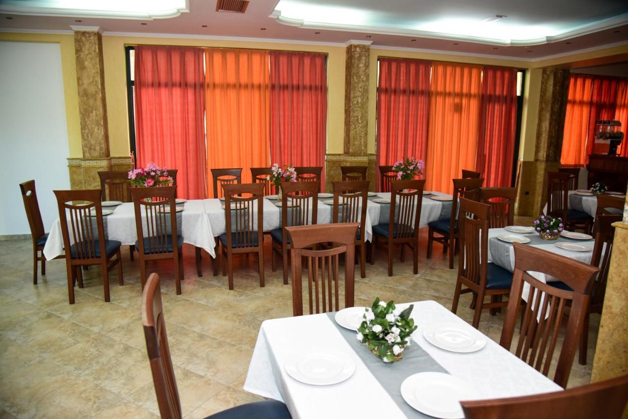 Koa Hotel Durrës Buitenkant foto